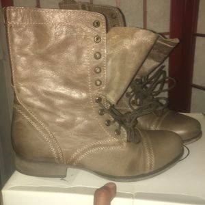 Distressed Steve Madden Troopa Ankle Boots 🥾